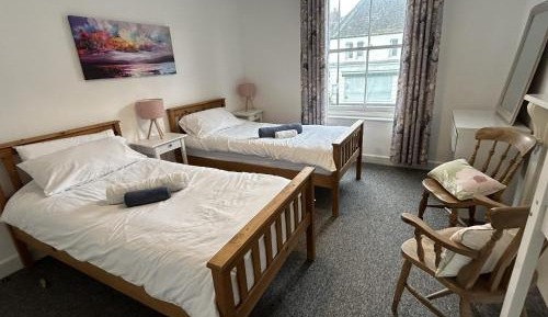 Twin Room with Private Bathroom