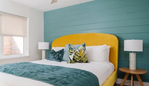 Deluxe One-Bedroom Apartment