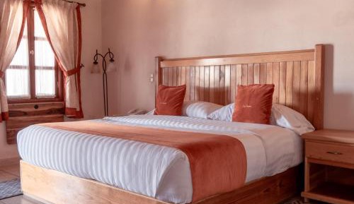 Deluxe Room (2 Adults + 1 Child)