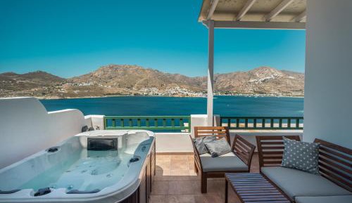 Deluxe Suite with Spa Bath