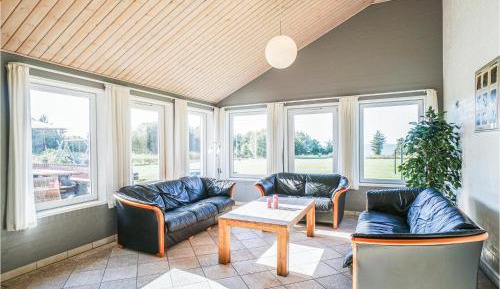 Eight-Bedroom Holiday Home