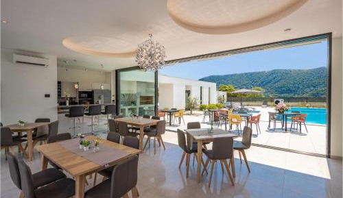 Nine-Bedroom Holiday Home