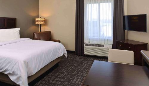 Standard Studio 1 Queen Bed Nonsmoking Hearing