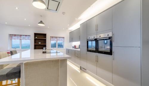 Three-Bedroom Holiday Home 