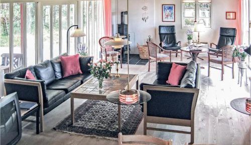 Three-Bedroom Holiday Home 