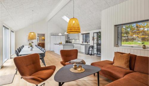 Nine-Bedroom Holiday Home