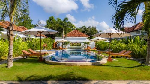 Villa with Garden View