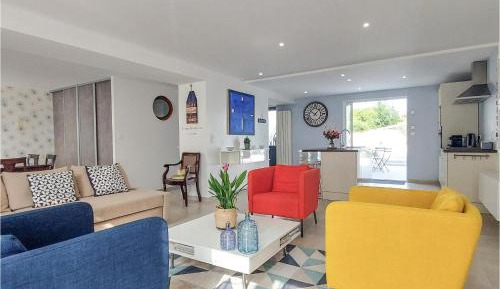 Three-Bedroom Holiday Home 