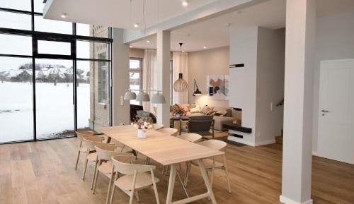 Deluxe One-Bedroom Apartment with Ocean View
