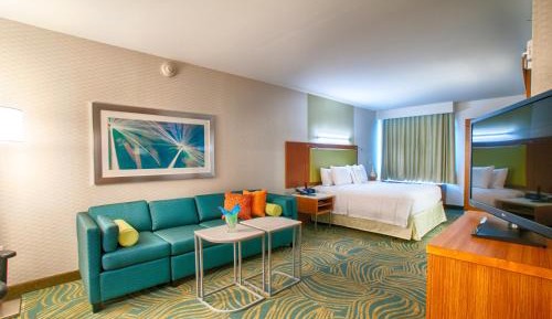 Queen Suite with Sofa Bed - Hearing Accessible