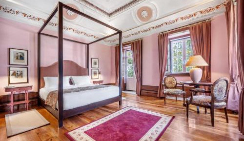 Deluxe King Suite