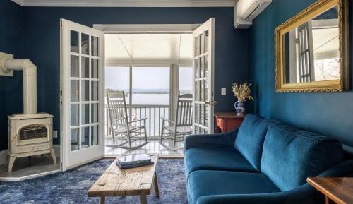 Suite with Lake View