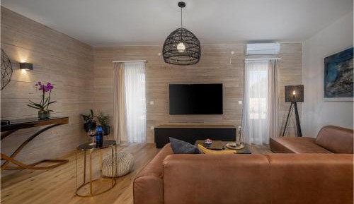 Six-Bedroom Holiday Home