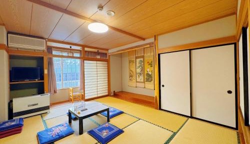 Suite with Mountain View