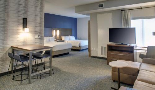 One-Bedroom Suite, 2 Queen, Sofa bed