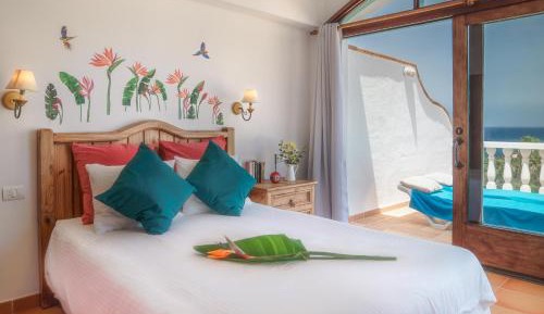 Deluxe One-Bedroom Apartment with Ocean View