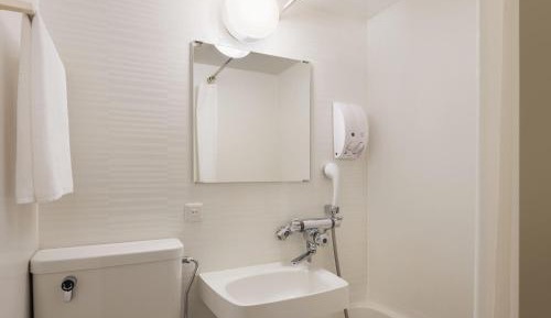 Small Twin Room - Non-Smoking