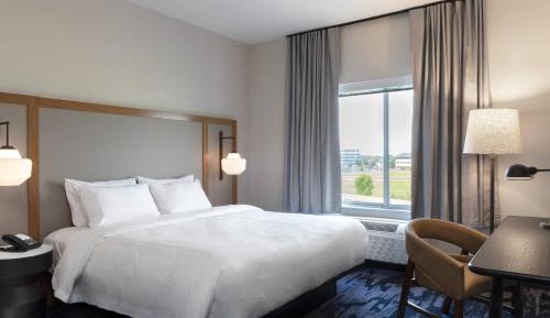 King Room with Adapted Tub - Mobility Accessible