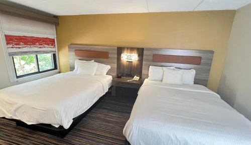 Queen Room with Two Queen Beds - Accessible/Non-Smoking 