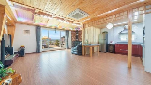 Studio 4