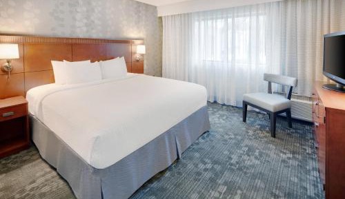 One-Bedroom King Suite with Sofa Bed and Courtyard View