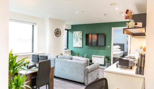 Deluxe One-Bedroom Apartment with City View