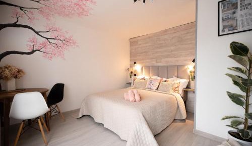 Apartment with Garden View Flowers