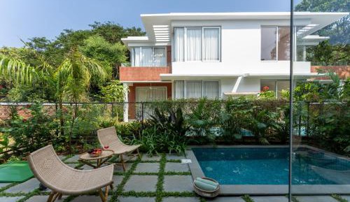 Villa with Garden View
