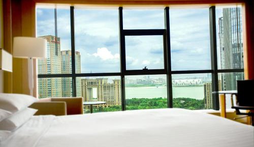 Premier Room, Guest room, 1 King, River view