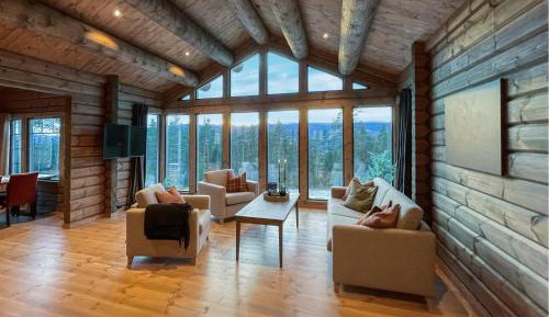 Three-Bedroom Holiday Home 