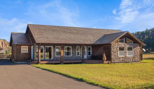 Three-Bedroom Holiday Home 