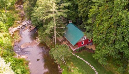 Three-Bedroom Holiday Home 