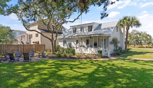 Four-Bedroom Holiday Home
