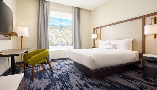 Guest room, 1 King, City view