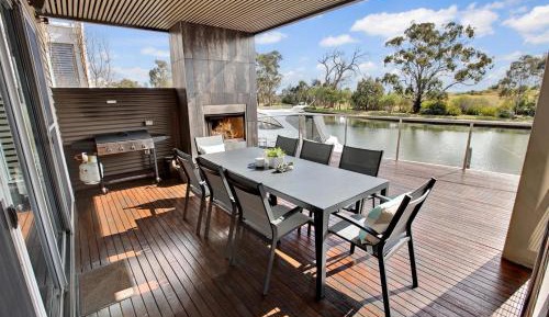 Four-Bedroom Holiday Home