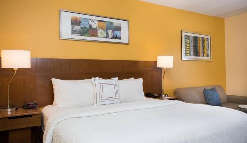 King Room with Roll-in Shower - Mobility and Hearing Accessible