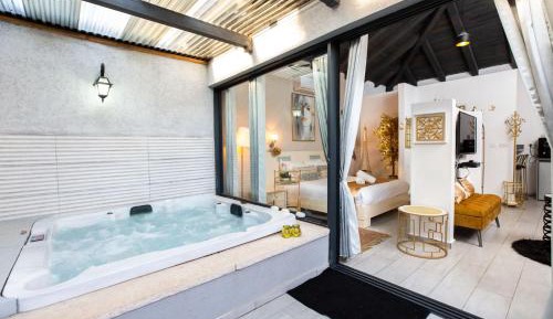 King Room with Spa Bath