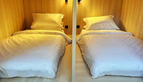 Single Bed in Mixed Dormitory Room