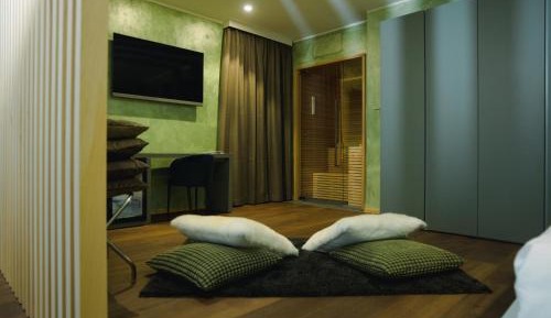 Deluxe Suite with Spa Bath