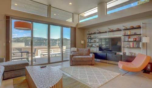 Three-Bedroom Holiday Home 
