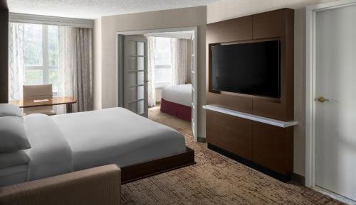 Two bedded King, 1 Bedroom Suite, 1 King Murphy