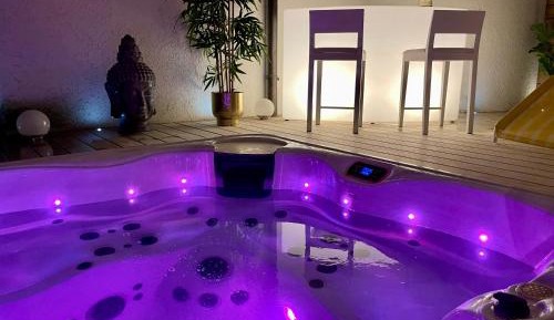 Studio with Spa Bath