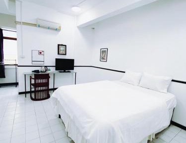 Standard Queen Room