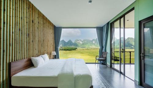 King Room with Mountain View