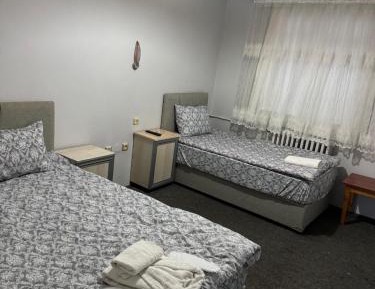Deluxe Double Room (2 Adults + 1 Child)