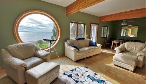 Four-Bedroom Holiday Home