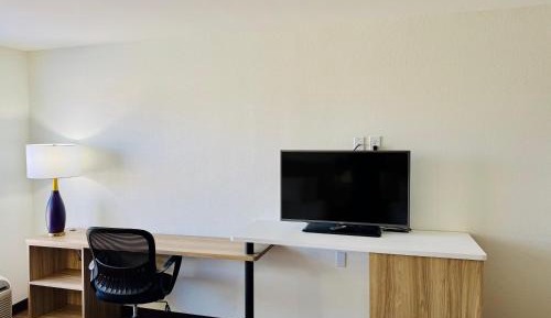 King Room with Roll-In Shower - Disability Access/Non Smoking