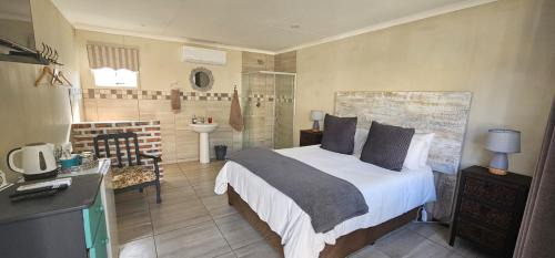Queen Room with Garden View