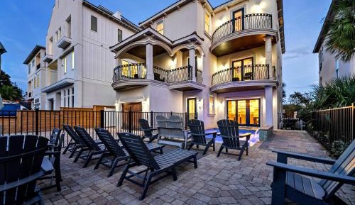 Eleven-Bedroom Holiday home