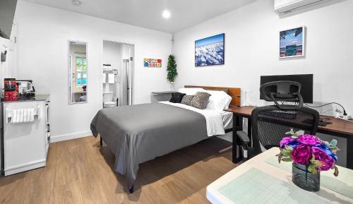 Deluxe Queen Room